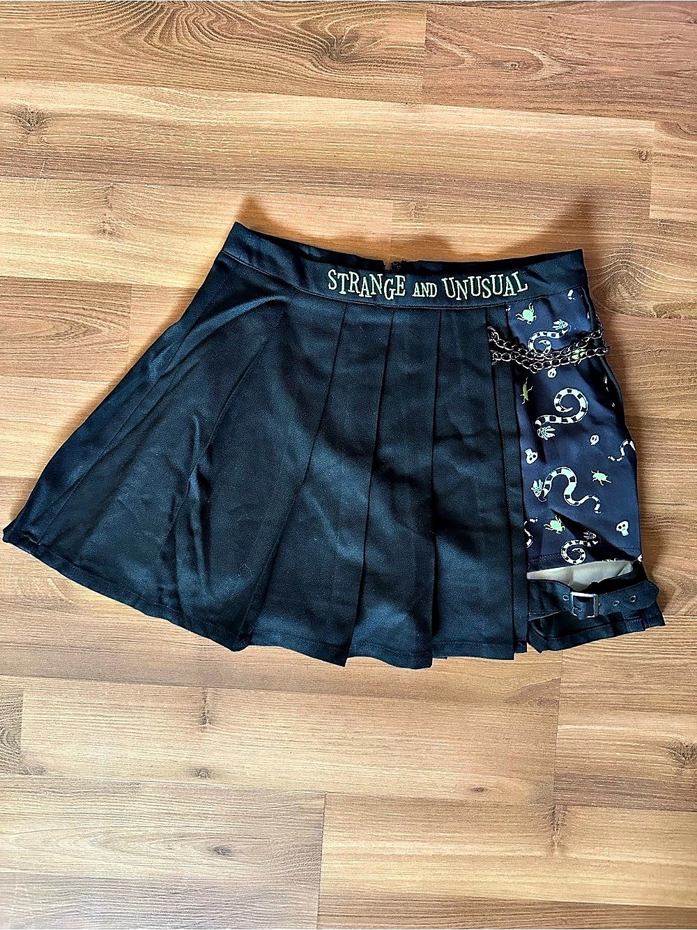 🆕 Beetlejuice Strange and Unusual Mini Skort Mini Skirt Black Size Small NWT